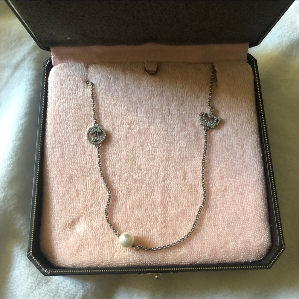 Juicy Couture Y2K Coquette Pearl Long Charm Necklace - Picture 3 of 9